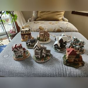 8 miniature houses